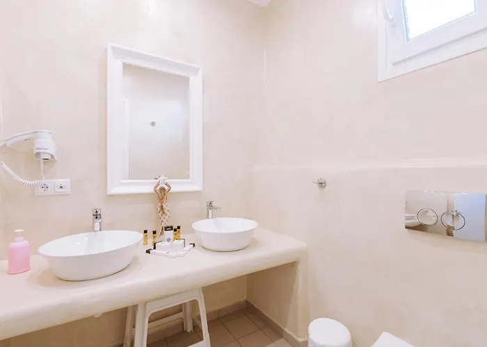 Naxian Emerald Hotel 4*